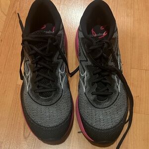 Mizuno Black and Gray Athletic Shoes with Pink Accents